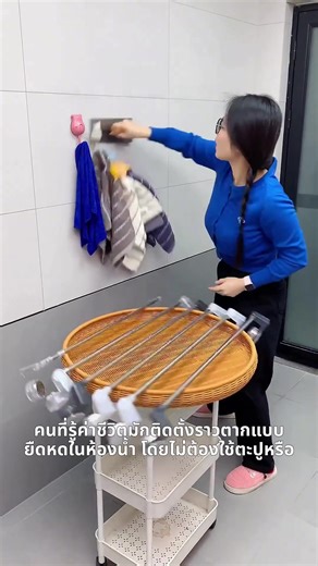 This suction cup towel rack is so easy to use. It can be installed without punching holes. It can be moved at will without hurting the wall and leaving glue. It has good gravity bearing, which is convenient and practical.