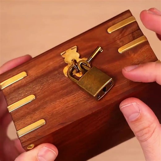 Sólo esa llave abre el candado: ¿cómo lo harías?