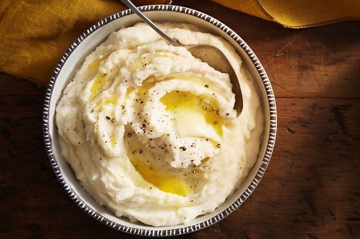 In a Hurry? Here's How to Warm up Cold Mashed Potatoes Before Turkey Day Dinner
