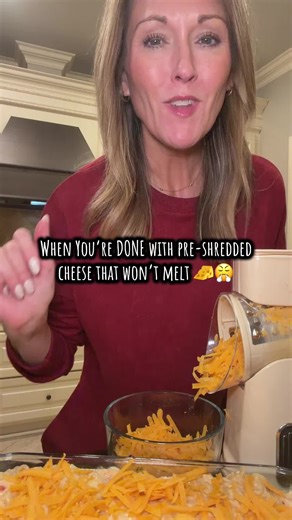 If your cheese refuses to melt, this is your sign 🙃 Pre-shredded = coated dry disappointing. Fresh-grated melts better, tastes better, and takes seconds with this grater. Never going back 👏 #kitchenfinds #cheesetok #cookingtips #kitchentool @SUSTEAS US