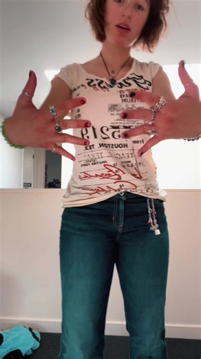 don’t look at my double chin please it’ll go away now that i’ve decided to ignore whatever the doctors say about my knees and i can start actually exercising again! 😄😄😄😄