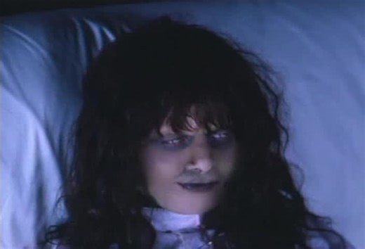 ▶️ Scary Movie 2 - Otra película de miedo - Scary Movie 2: Exorcist Scene