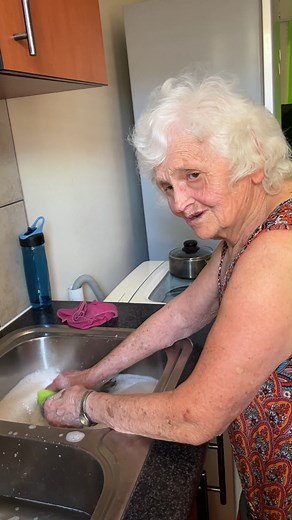 190K views · 2.8K reactions | Reels is reels藍藍 Jy moet teminste skottelgoed was as jy wil kuier by ons. | Ice cream man | Facebook