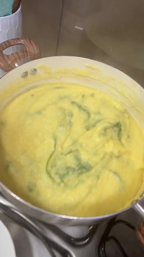 Receita de Polenta Cremosa com Frango Ensopado