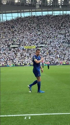 Seamus Coleman says his final Everton farewell to the travelling Toffees.💙