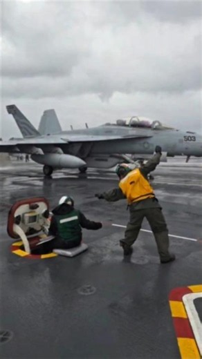 🔊 ORIGINAL VOLUME! Shooter’s Signal = 0-165 MPH in 2 Seconds! Insane Navy Jet Launch 😱 #usnavy