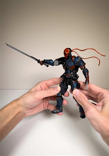 LPZZ Deathstroke finally set free. And again, it is truly amazing. Maybe I should also get the Arkham Knight? #batman #actionfigures #figurecollection #collector #figtok