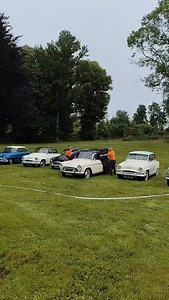 [Aronde ] de 1951 à 1963 , Ces princesses ont brillé de milles feux à Melgven lors de notre Rassemblement Simca. Nos bénévoles en orange ont donné de leur temps sans oublier leur autos. Merci à @sacha_mlrd56 et Alain le Thiec et leur magnifique voiture. | CLUB SIMCA France