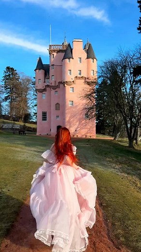 Kelly Prince-Wright | pov: you visit a real life Disney castle in Scotland 💖🏰🏴󠁧󠁢󠁳󠁣󠁴󠁿 📍Craigievar Castle, Scotland 🏴󠁧󠁢󠁳󠁣󠁴󠁿 #CraigievarCastle #scotland... | Instagram