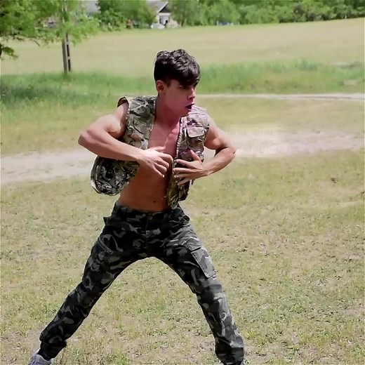 Escena de acción de músculos gay de ABS ART Studio