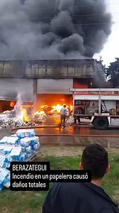 INCENDIO EN UNA PAPELERA DE BERAZATEGUI DEJÓ DAÑOS MATERIALES TOTALES Un incendio se registró en la papelera Bioxiplast, ubicada en la localidad de El Pato, en Berazategui. El hecho ocurrió en la intersección de calles Colectora y 627, donde trabajaron efectivos policiales y bomberos. | Periódico El Progreso