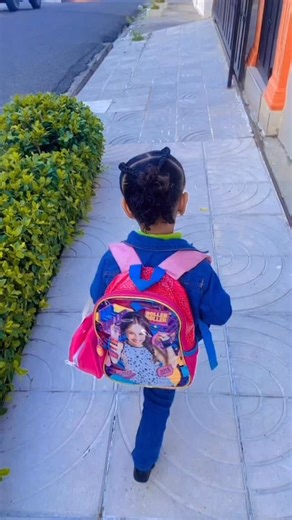 Chikon Flow on Instagram: "Tan linda e inteligente mi ñiña 🥺😇#parati #tiktokviral #fyp #viral_video #mundial"