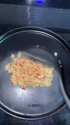 Dinner is served… The smoke from this coconut rice can cook beans😃. #trendingvideo #coconut #foryou