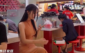 街拍魅力重庆 #颜值气质美女完美身材 #路人视角街拍