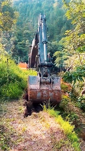 Amazing Road Building with Hyundai Excavator #excavator #excavatorporn #excavatorbucket #Construction #bulldozer | Excavator Planet