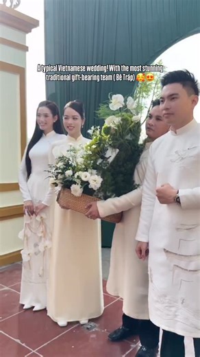 In a traditional Vietnamese wedding, the “bê tráp” team (also known as the gift-bearing team) plays an important role. They are usually close friends or relatives of the bride and groom who carry beautifully decorated trays of gifts from the groom’s family to the bride’s family. These gifts symbolize respect, love, and the union of two families. 🥰😍 📸 share from : Huỳnh Thanh Thuỷ 🔖 Follow @vietnamlocaladventures to explore more about Vietnam! #VietnamLocalAdventures #VietnamCulture #LifeInVi