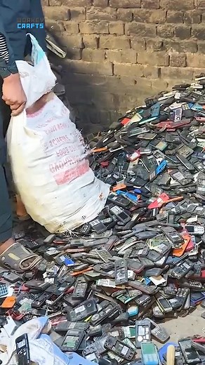 1.6M views · 10K reactions | Old Mobiles Into Pure Gold #fyp #goldmine #cellphone #recycle #gold | Creative Work | Facebook