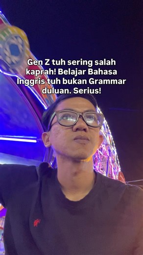 Asmar | Tips Karier & Bahasa Inggris untuk Anak Kantor on Instagram: "Kalau lo ngerasa udah belajar dari sekolah tapi masih bingung ngomong, ini urutan yang bisa bantu lo mulai dari “ngerti-ngerti dikit” jadi “lumayan pede ngobrol.” 📌 FOLLOW & SAVE buat baca nanti! 1️⃣ Bangun Kosakata yang Relevan Sama Dunia Kerja Stop ngapalin nama hewan dari A-Z. Mulailah dari kosakata yang sering dipakai di kantor, interview, atau email. Contoh: deadline, flexible hours, supervisor, update, task, resi