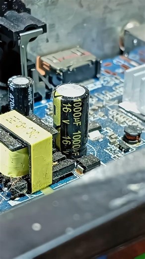 I replaced the elko without removing the bolts #tips #pcb #soldering #electronic