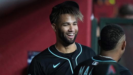 Lourdes Gurriel Jr. takes batting practice at camp after knee surgery