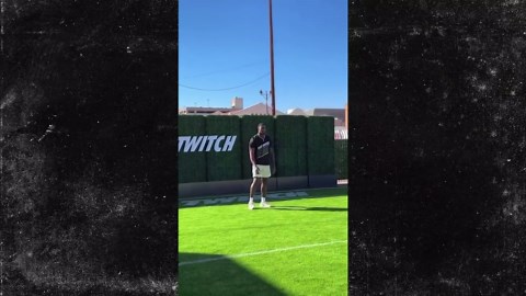 DK Metcalf Makes Insane Leaping Catch In Throwing Sesh ... Or Does He?!