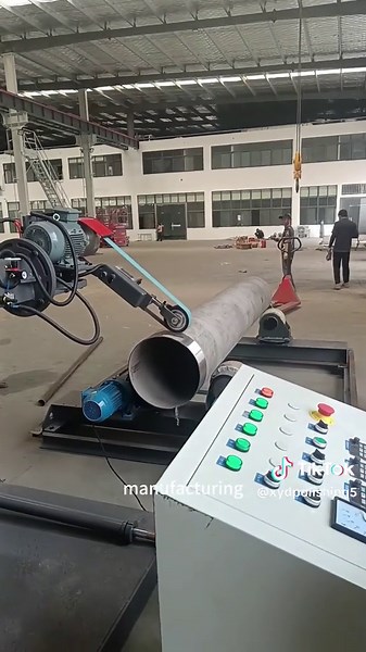 Automatic tank cap inner & outer surface polishing machine Steel heads polishing machine from XYD #grindingmachine #barrelpolishingmachine #steeltankpolishingmachine #tankshellbuffingmachine #steelautomaticpolishingmachine #tankexteriorpolishingmachine #automaticpolishingmachine#cncgrindingequipment #steeltankcappolishingmachine #chinaautomaticpolishin