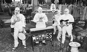 We Hung Out With US Garage Legends The Mummies In A Cemetery