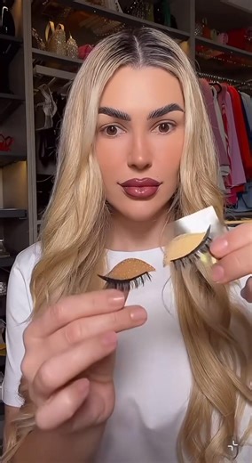 easy eyeshadow sticker makeup trick in seconds #shorts #factsinhindi #viral