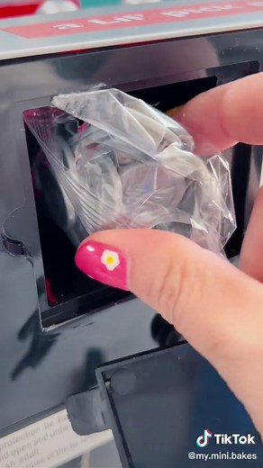 Mini Vending Machine ASMR: The Ultimate Candy Grabber Supreme
