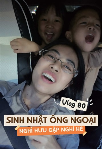 Sinh nhật của ông ngoại cả nhà đi ăn thiệt là zui luôn ý, ăn zui rồi quay lại Sài Gòn #menakine #vlog