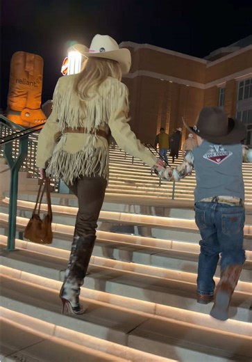 Ranch Rodeo Fashion: Stylish Western Outfits Guide