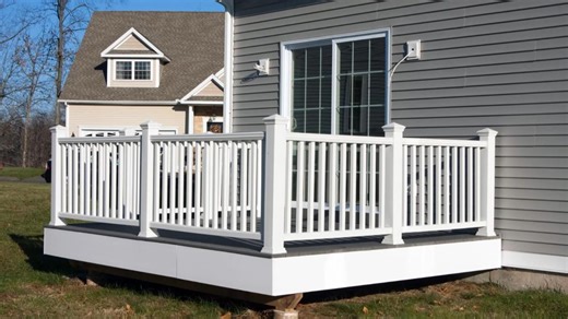 🪑 Custom wood deck railings combine safety and style with designs ranging from traditional to modern. These important features meet building codes while complementing your home's architecture and providing a distinctive finished look to your outdoor living space. 515-303-3036 | Elite IntEx Solutions