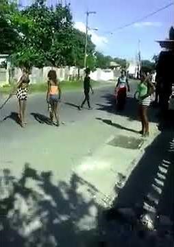Two Jamaican women fighting (remember to subscribe)