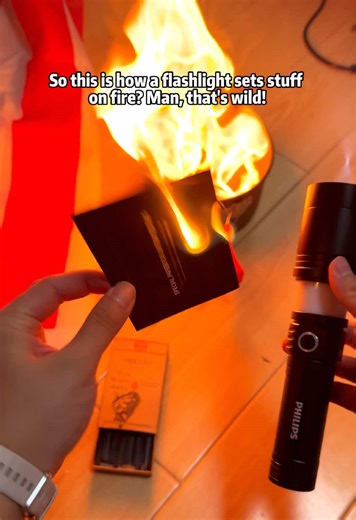 No way… this tiny flashlight starts fires?! That’s insane!#flashlight #TikTokShopRestock#survivalgear#torchheat#philips