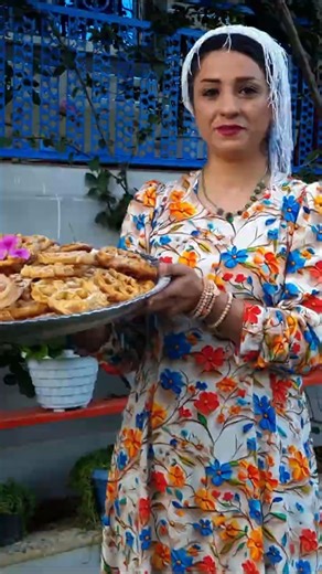 Crispy Rosette Cookies Crackling on the Rural Fire!