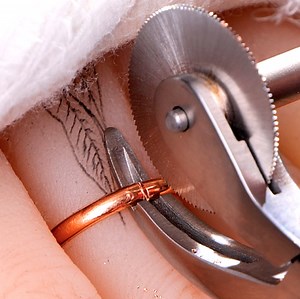 2.6M views · 6.1K reactions | Creative jewelry ideas! | 5-Minute Crafts Family | Facebook