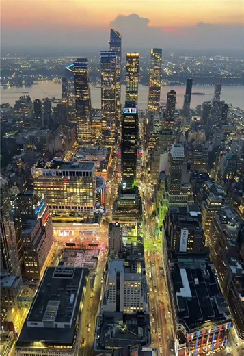 Empire State Building observation decks and exhibits
