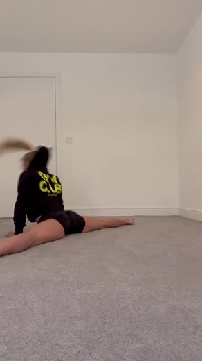 Freestyle fun 💃💃 #freestyle #splits #contortion #contortionist #movement #fitnessmodel #modelling #dance #onehellofalife #2024