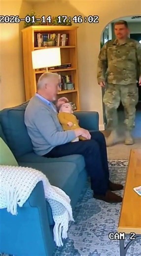 Security Camera Caught Grandpa Realizing First… Then Baby Sees Dad and SCREAMS 😭🇺🇸