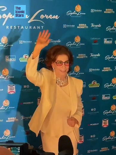Sophia Loren Stuns on the Red Carpet