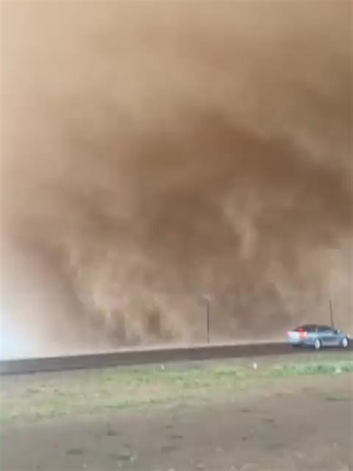 Close-Up Tornado (Confirmed Tornado) In Jalan Bani Bu Ali, Oman. April 23, 2023