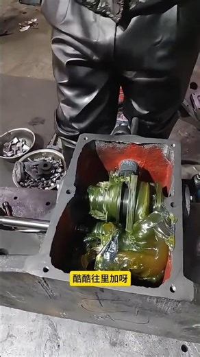 The lubrication method of grease in gear transmissions that is not commonly seen