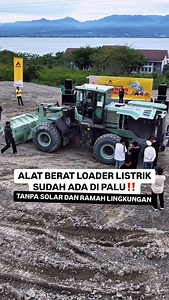 Alat berat Loader listrik pertama di Kota Palu!🔥 Tangguh di segala kondisi, hemat biaya operasional, dan yang paling penting ramah lingkungan! Lewat uji coba langsung bersama pelaku industri & tambang, loader listrik ini terbukti bisa angkat 5,4 ton sampai 50 kali hanya dengan pemakaian baterai 9% saja! 😱 Tenaga besar ✔️ Performa stabil ✔️ Tanpa emisi & suara bising ✔️ SDLG Indonesia Machinery siap bawa era baru alat berat yang efisien dan berkelanjutan ke Sulawesi Tengah 💪 | Soalpalu