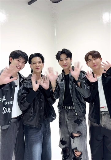 พบกับหนุ่มๆ Project M ที่บูธ Maxxlife