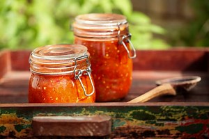 Sos pentru paste la borcan, pentru iarnă - rețeta de sos de roșii cu usturoi (marinara)