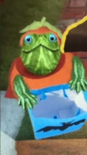 Wonder pets tuck the turtle dresses as a pumpkin trick or treating.