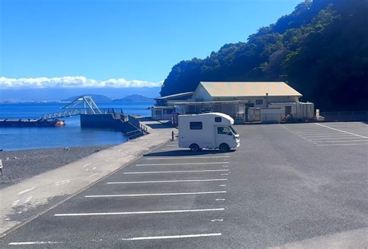 12-FT Mini-Motorhome Sleeps 4, Is One of the Smartest Out There