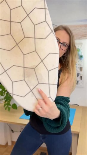 ✨ Give your sad old ironing board the glow-up it deserves! I created this FREE ironing board cover pattern that fits all types of compact or full-size boards because my own IKEA Jäll board was looking VERY sad 😅 This beginner-friendly project takes just 0.5m of fabric and is the perfect quick win between bigger makes. Plus it really lights up your sewing corner! 💚 Comment 𝐂𝐎𝐕𝐄𝐑 for the free download, and follow me so I can send it to your inbox! ✨ What color or pattern would you pick for 