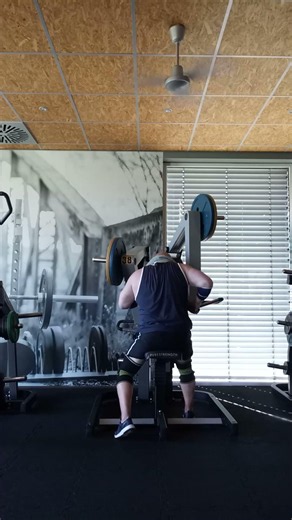 Latissimus Übung Maschine