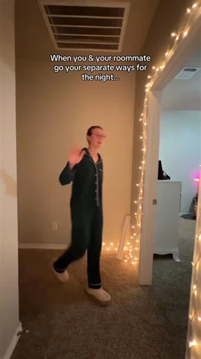 Dorm Vibes on Instagram: "nightly occurrence at this point #dorm #dormlife #dormvibe #roommates #uni #college #students #studentlife #student #unilife #collegelife 📹 thesuitelifeofak"